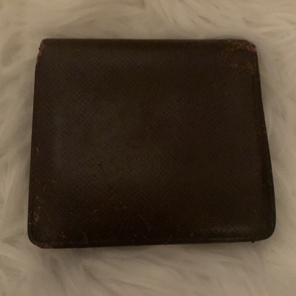 Authentic Louis Vuitton bifold taiga wallet - Picture 8 of 11